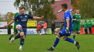 Zweimal hat der FV Brehmbachtal in dieser Saison schon gegen einen Spitzenreiter gespielt, und jedes Mal hat er gewonnen. Unter den Torschützen war dabei jeweils Tim Faulhaber "Junior" (links), wie er beim FVB wegen einer Namensgleichheit mit einem anderen Spieler genannt wird. Am Freitag geht es nun erneut gegen einen Tabellenführer.