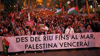 Medienberichten zufolge beteiligten sich in Spanien vor allem Studenten an den Protesten gegen Israel und Solidaritätskundgebungen für Palästinenser.