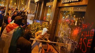 Demonstranten in Barcelona griffen Geschäfte und Restaurants an, denen sie eine Unterstützung Israels vorwerfen.