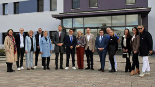 Repräsentanten der Kommunalpolitik und des Bürgerspitals beim Besuch der Gesundheitsministerin Nina Warken.
