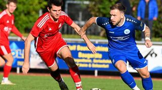 Durch den 4:1-Sieg gegen den FV Lauda festigte der TSV Tauberbischofsheim (in Rot) seinen zweiten Tabellenplatz in der Landesliga Odenwald.