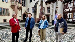 Stadtführer Martin Schirmer zeigte Bürgermeister Thorsten Feike (Zweiter von links) in Begleitung von Bürgermeisterin Anette Schmidt und Partnerschaftskomitee-Mitglied Rolf Grüning die Schönheiten der Stadt.