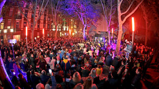 Impression vom 15. Nachtwandel: Volle Gassen und Stimmung in der Beilstraße und am dortigen Platz.