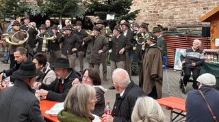 Das Musikprogramm beim Mudauer Bauernmarkt wurde vom Odenwälder Parforcehorn-Ensemble eröffnet.