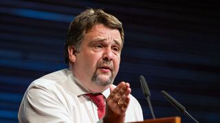 Dennis Radtke stellt in Frage, ob Merz seiner Rolle als Kanzler gerecht wird.