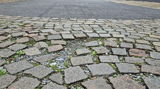 Solche Stolperfallen können für manchen Fußgänger vor allem in der Dunkelheit zu einem echten Problem werden.