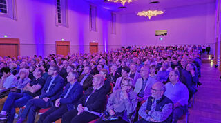 Mit rund 500 Besuchern war der Abend im Kursaal sehr gut besucht. Die Veranstaltung in Tauberbischofsheim ist bereits restlos ausverkauft.