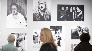 Ebenfalls in der Schirn zu sehen sind Fotografien und Selbstporträts von Suzanne Duchamp. Die Ausstellung ist bis 11. Januar geöffnet.