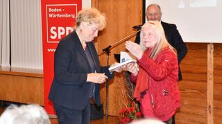Zwei Frauen, die sich auf Anhieb perfekt verstehen: Ruth Römig und Gesine Schwan.