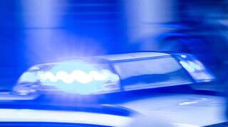 Nach ersten Ermittlungen deuten alle Hinweise darauf hin, dass medizinische Ursachen zum Tod der beiden Verunfallten geführt haben.