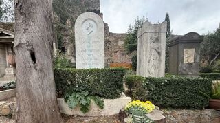 Das Grab von Goethes Sohn August in Rom wurde zum 195. Todestag restauriert - aber sein Vorname fehlt immer noch.