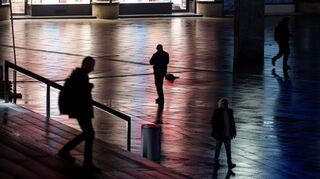 Nicht nur auf der Straße fühlen sich viele Frauen unsicher. (Symbolbild)