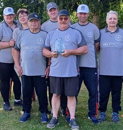 Die Aufstiegsmannschaft des Bahnengolfclubs Bad Mergentheim (von links): Ramona Maisch, Jennifer Kunisch, Karl Otto Weber, Kai Kübler, Patric Sprung, Thomas Maisch, Marianne Weber. Auf dem Bild fehlt Tobias Weber.