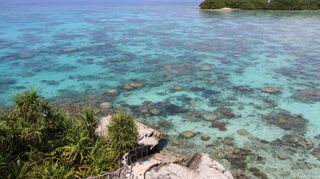 Die Korallenriffe mit Blick auf Pulau Lidi und Pulau Repong.