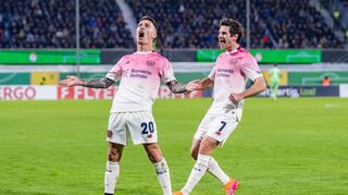 Álex Grimaldo sorgte per Freistoß für das 1:0 für Bayer Leverkusen.