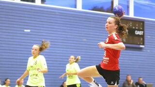 Die Handballerinnen der HG Königshofen/Sachsenflur (im Bild Luisa Ballweg) wollen ihre Siegesserie fortsetzen.