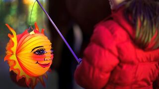 Die Grundschüler dürfen am 14. November ihre Laterne mit in die Schule bringen, um gemeinsam zum Gottesdienst in die Hardheimer Kirche zu laufen.