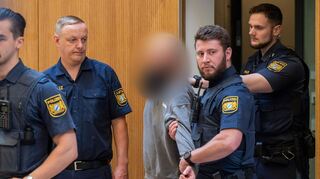 Am ersten Tag des Prozesses war der Hauptangeklagte in Hand- und Fußfesseln hereingeführt worden. (Archivfoto)