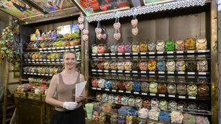 Antonia Brehme bei der Neueröffnung des Zuckerladens in der Neugasse in Heidelberg im August 2024.