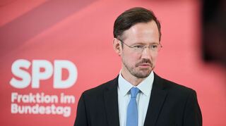 SPD-Fraktionsgeschäftsführer Wiese verweist darauf, dass sich die Koalition auf ein Gesamtrentenpaket verständigt hat. (Archivbild)