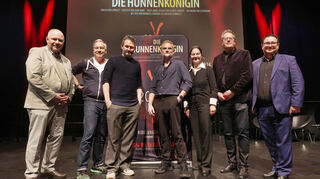 Von links: der Wormser OB Adolf Kessel, Intendant Nico Hofmann, die Regisseure James Seager und Oliver Lansley, Festspieldirektorin Petra Simon, Künstlerischer Leiter Thomas Laue sowie Markus Reis, Geschäftsführer der Kultur- und Veranstaltungs-GmbH.