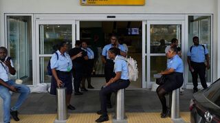 Dutzende Flüge gestrichen: Die Ausreise verzögert sich für viele Touristen.