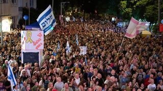 Schätzungen zufolge beteiligten sich etwa 150.000 Menschen an der Gedenkveranstaltung für den 1995 ermordeten damaligen israelischen Regierungschef Izchak Rabin.