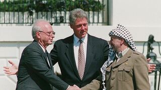 Die großen Hoffnungen auf Frieden zwischen Israel und den Palästinensern sind in den Jahrzehnten seit dem Mord an Israels Regierungschef Izchak Rabin immer tieferem Misstrauen gewichen.