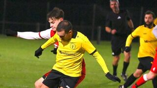 Durch den 3:0-Sieg am Freitagabend zieht der SV Großeicholzheim (in Gelb) an Gommersdorf II vorbei und ist nicht mehr Letzter.