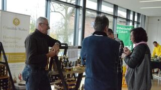 Mit seinem abwechslungsreichen Sortiment zog der Stand der Ölmühle viele Interessenten an.