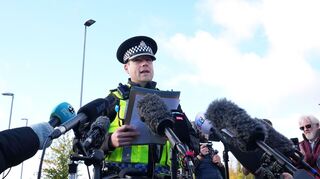 Superintendent John Loveless informiert über den neuen Ermittlungsstand.