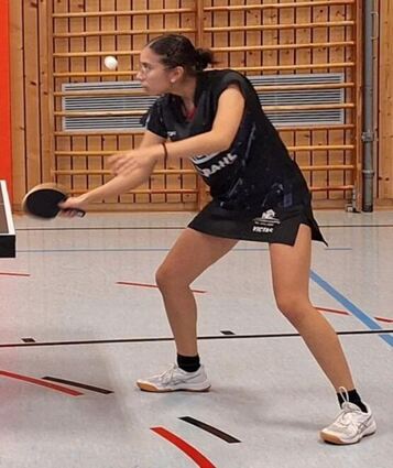 Der FC Külsheim (im Bild Felicia Behringer) bleibt auf Kurs.