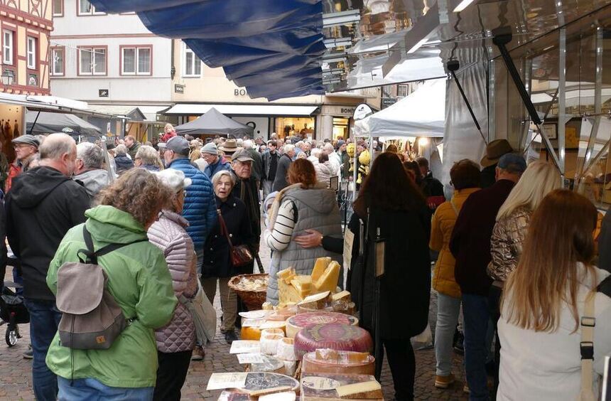 Farmers market and open Sunday fill Wertheim's old town with life