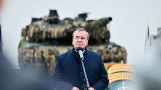 Als einziges Mitglied im Kabinett Scholz schaffte es Verteidigungsminister Boris Pistorius (SPD) auch ins Kabinett Merz. (Archivbild)