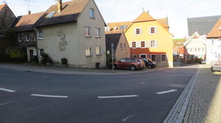 Die Auber Ortsdurchfahrt wird Ende November für einige Tage komplett gesperrt, das Straßenbauamt lässt die Straßendecke erneuern