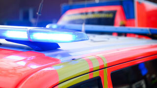 Der Motorradfahrer wurde leicht verletzt und musste mit einem Rettungswagen ins Krankenhaus gebracht werden.