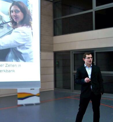 In seinem Vortrag gibt Professor Dr. Florian Kleefeldt Einblicke in die Arbeit der Wissenschaft, speziell in den Bereich Stammzellentherapie für das Herz.