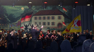 Auch die deutsche Revolution von 1848 war Thema bei der Bühnenshow „Gasthaus Ambrosius“ in der Hainstadter Mehrzweckhalle. Die Veranstaltung war ein Höhepunkt des Jubiläumsjahrs „1250 Jahre Hainstadt“.