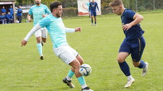 Türkgücü Wertheim (türkise Trikot) empfängt Kickers DHK Wertheim zum Verfolgerduell.