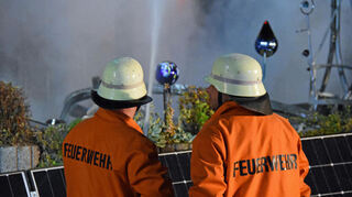 Ein Übergreifen der Flammen auf benachbarte Wohnhäuser konnte die Feuerwehr verhindern.