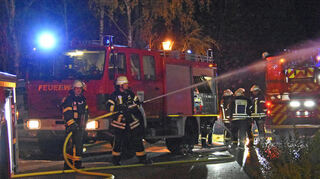 Von mehreren Seiten wurde das Feuer bekämpft.