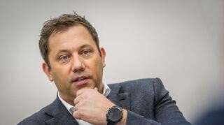 Der Vizekanzler reist als erster Minister der schwarz-roten Bundesregierung nach Peking. (Archivbild)