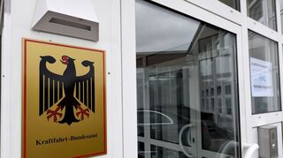 Nach einer Genehmigung durch das KBA darf die Paderborner Firma Holon ihr Elektro-Shuttle deutschlandweit im autonomen Fahrmodus mit Sicherheitsfahrer erproben.