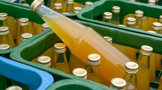 Obstsäfte haben besonders viel Zucker in sich. (Symbolbild)