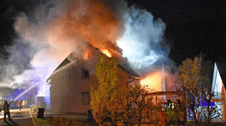 Im Gebäude befanden sich drei (Miet-)Wohnungen.