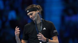 Alexander Zverev muss im Gruppenfinale der ATP Finals gegen das Vorrunden-Aus kämpfen.