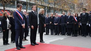 Präsident Macron wird an Gedenkveranstaltungen an allen Anschlagsorten teilnehmen.