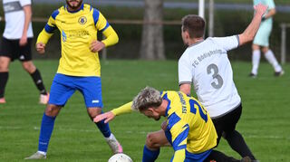 Tabellenführer Heidersbach/Bödigheim (weiße Trikots) empfängt zum Topsiel den SV Seckach.