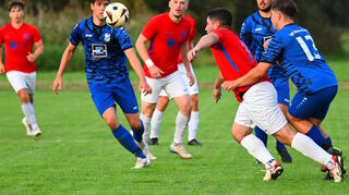 Der SV Osterburken (rote Trikots) stellt die beste Offensive der Liga. Diese ist nun gegen Krautheim/Westernhausen gefragt.