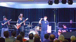 Die Schülerband „Absturzgefahr“ sorgte für gute Stimmung in der Aula des GTO.